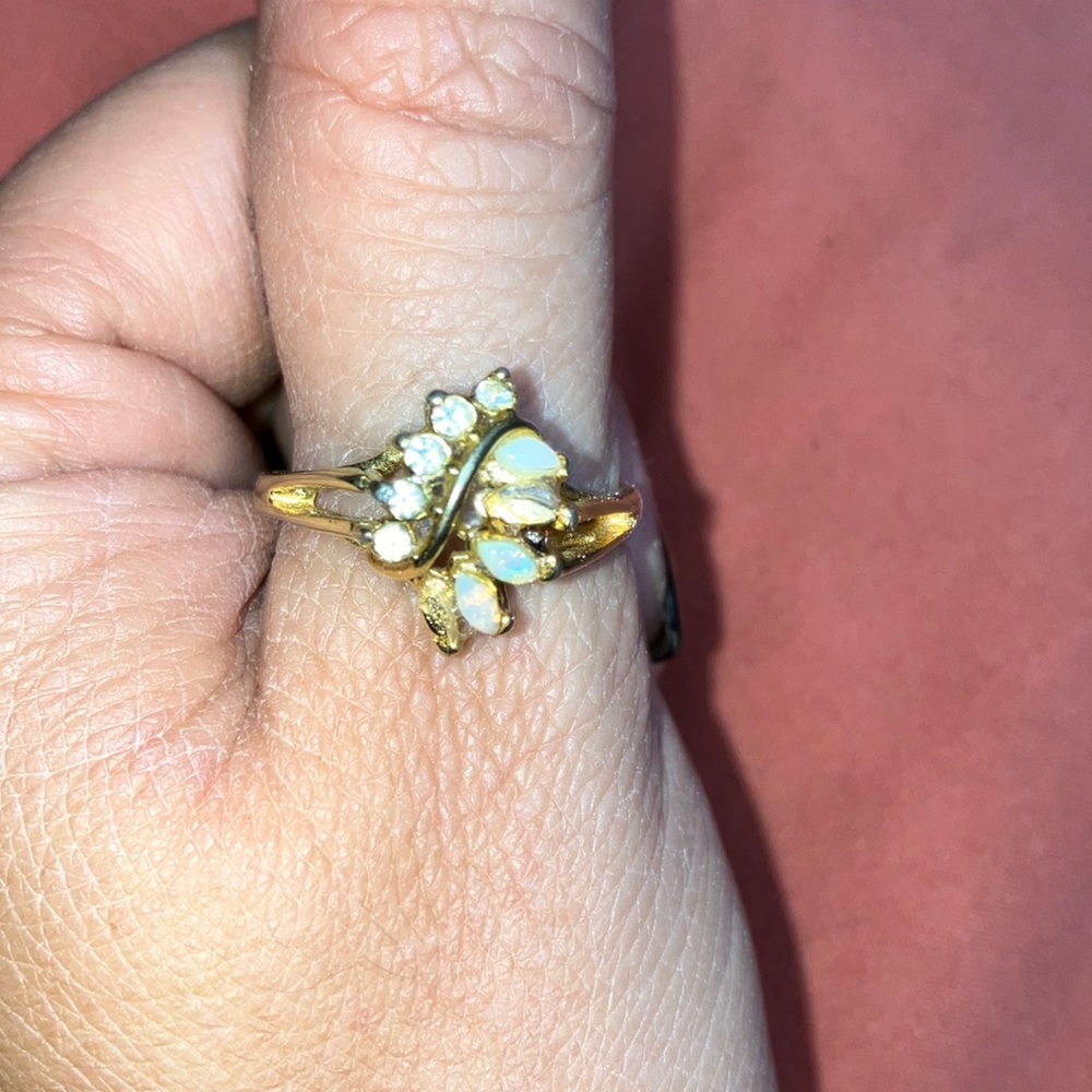 Gold plated ring with cubic zirconium diamonds an opal stones